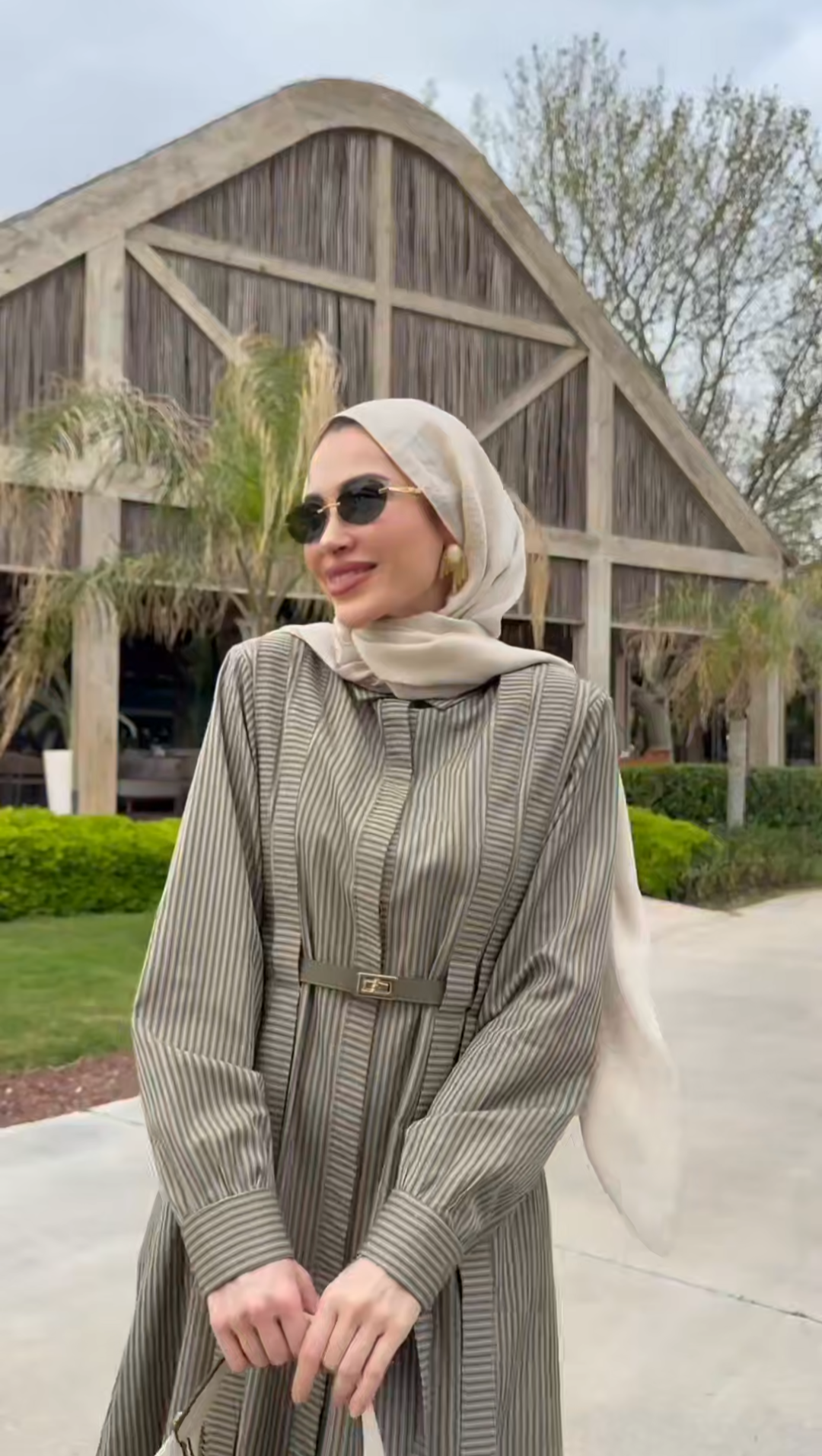 Robe Rayée Signature – Élégance Structurée