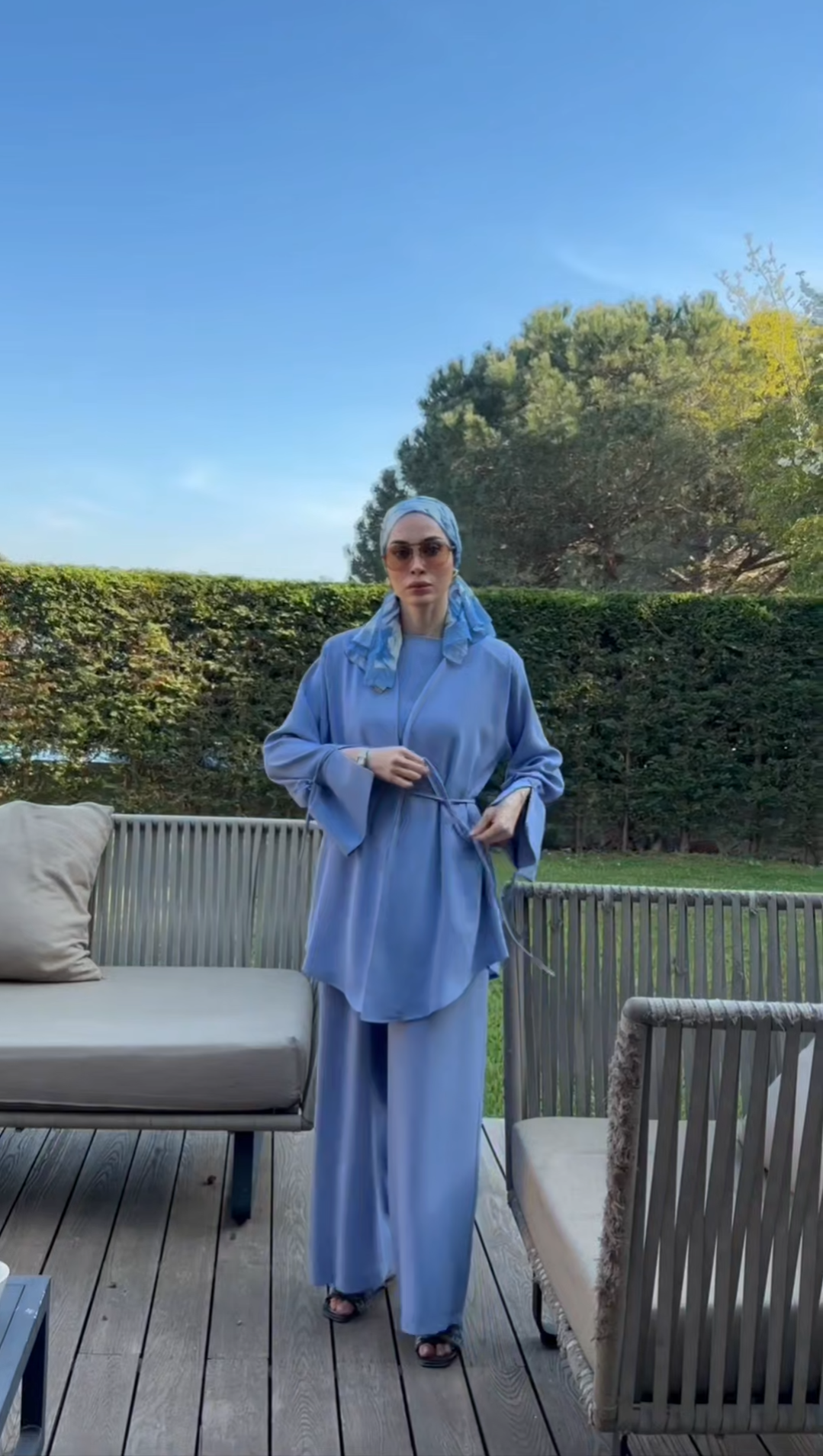 Ensemble Signature 3 Pièces – Cardigan Ceinturé, Débardeur & Pantalon