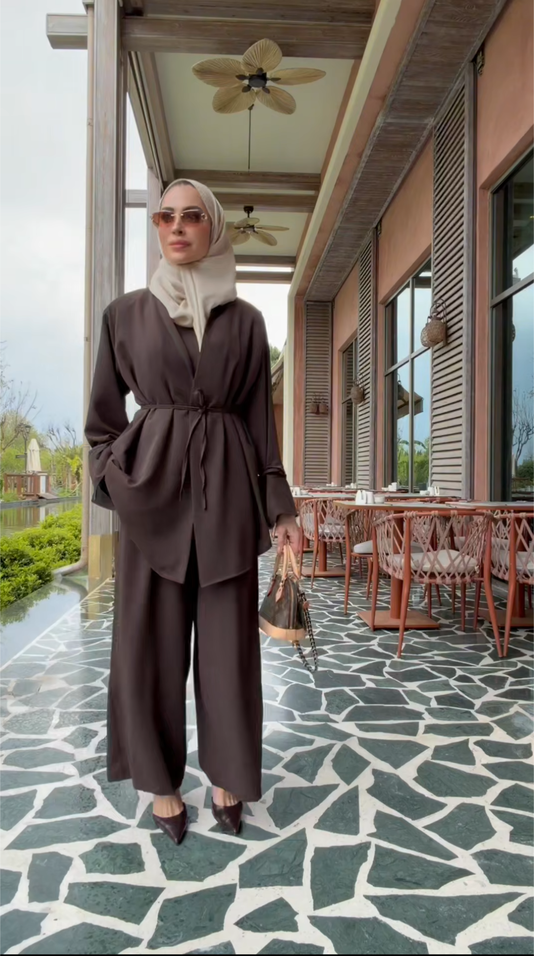 Ensemble Signature 3 Pièces – Cardigan Ceinturé, Débardeur & Pantalon