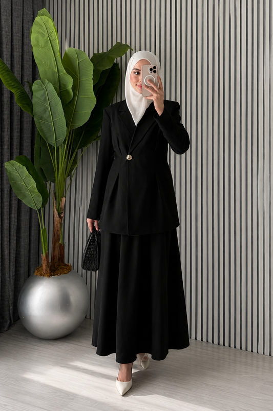 Ensemble Élégance – Blazer & Jupe Fluide Noir
