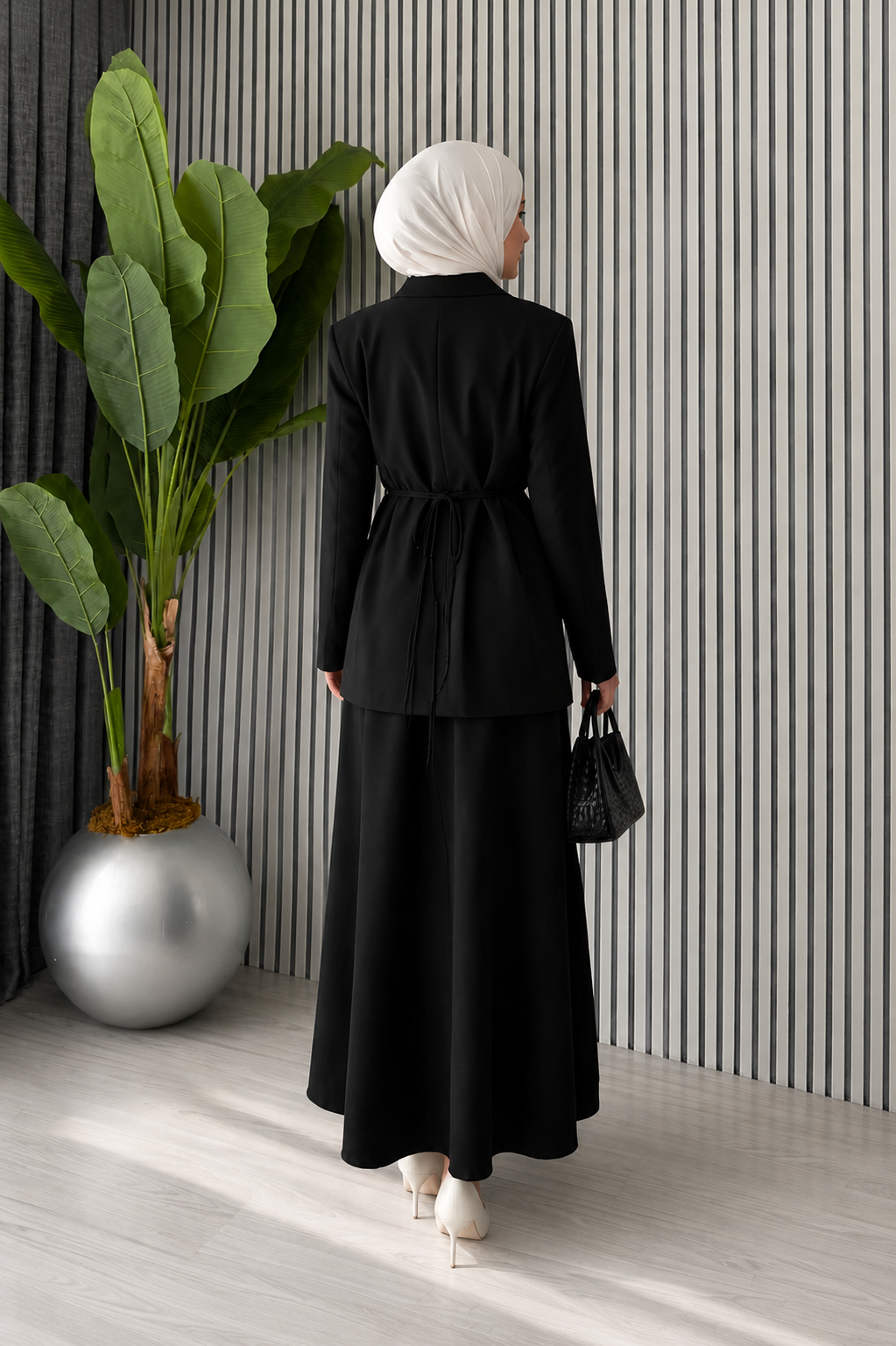 Ensemble Élégance – Blazer & Jupe Fluide Noir