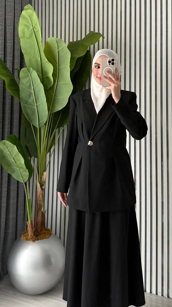 Ensemble Élégance – Blazer & Jupe Fluide Noir